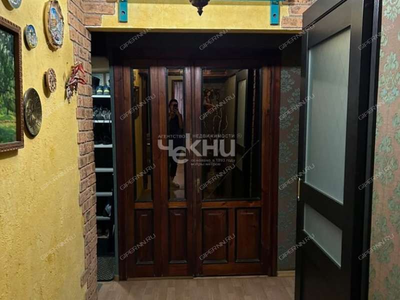 четырёхкомнатная квартира на улице Бурденко дом 19