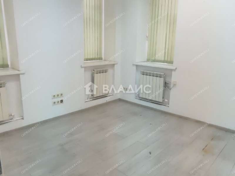 здание под офис, торговую площадь на Новой улице