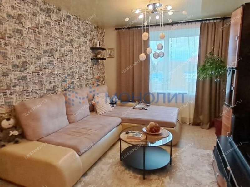 трёхкомнатная квартира на Вятской улице дом 9