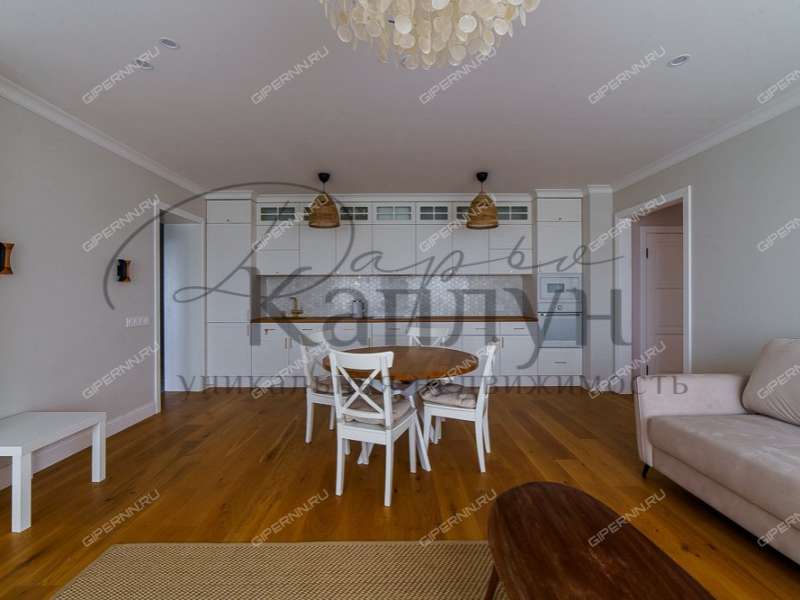 четырёхкомнатная квартира на улице Максима Горького дом 43