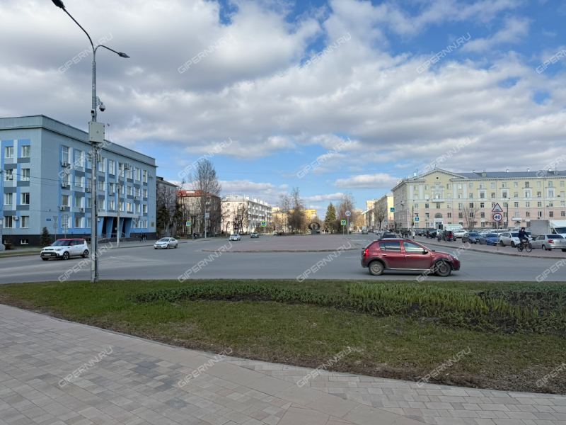 трёхкомнатная квартира на улице Коминтерна дом 127