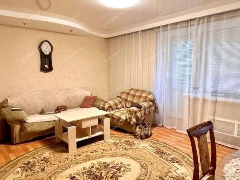 трёхкомнатная квартира на улице Строкина дом 15