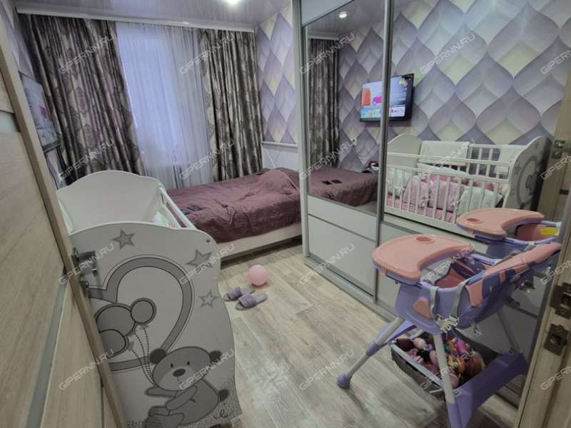 трёхкомнатная квартира в 2-м микрорайоне дом 20 город Кстово