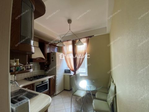 3-komnatnaya-ul-varvarskaya-d-44 фото