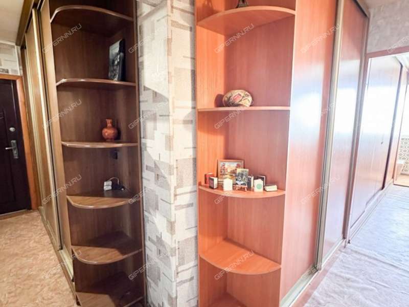 трёхкомнатная квартира в 2-м микрорайоне дом 30 город Бор