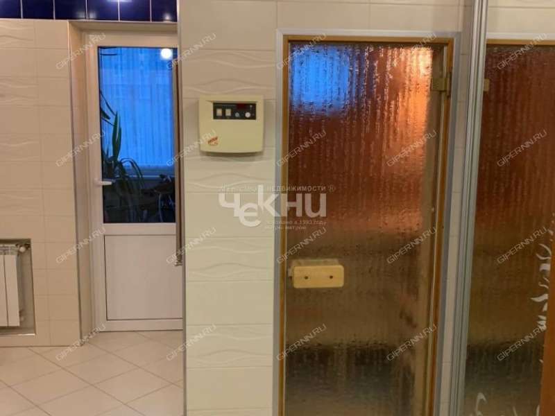 трёхкомнатная квартира на Лукерьинской улице дом 5 город Кстово