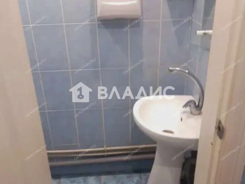 помещение под торговую площадь на улице Родионова
