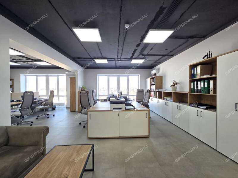 здание под офис, торговую площадь на улице Ларина