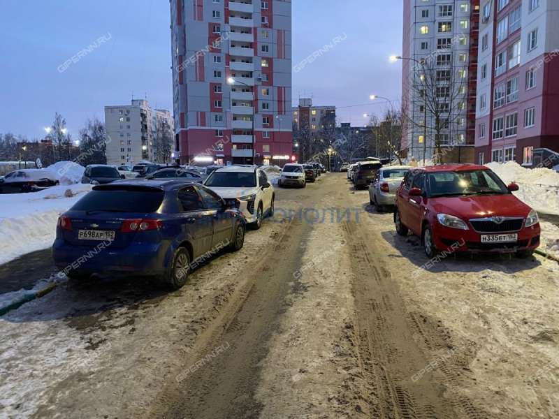 трёхкомнатная квартира на бульваре 60-летия Октября дом 21 к2