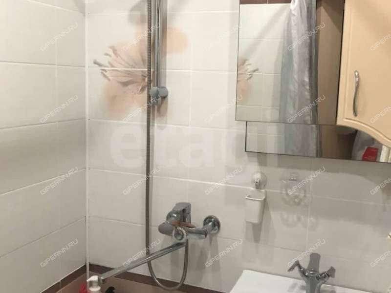 трёхкомнатная квартира на улице Героя Советского Союза Усилова дом 3