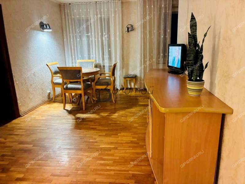 трёхкомнатная квартира на улице Героя Шнитникова дом 2