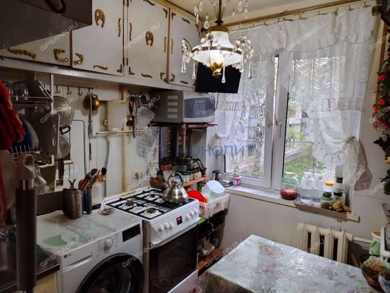 трёхкомнатная квартира на бульваре 60-летия Октября дом 9