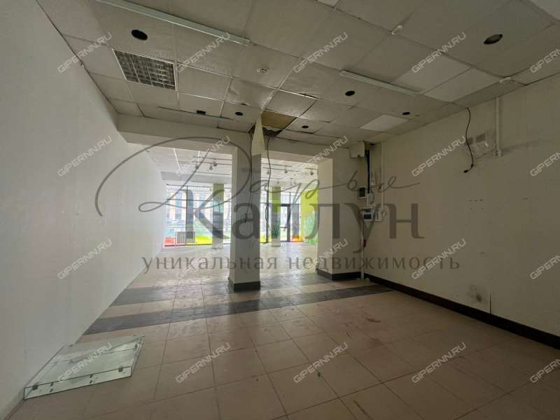 помещение под торговую площадь на улице Коминтерна
