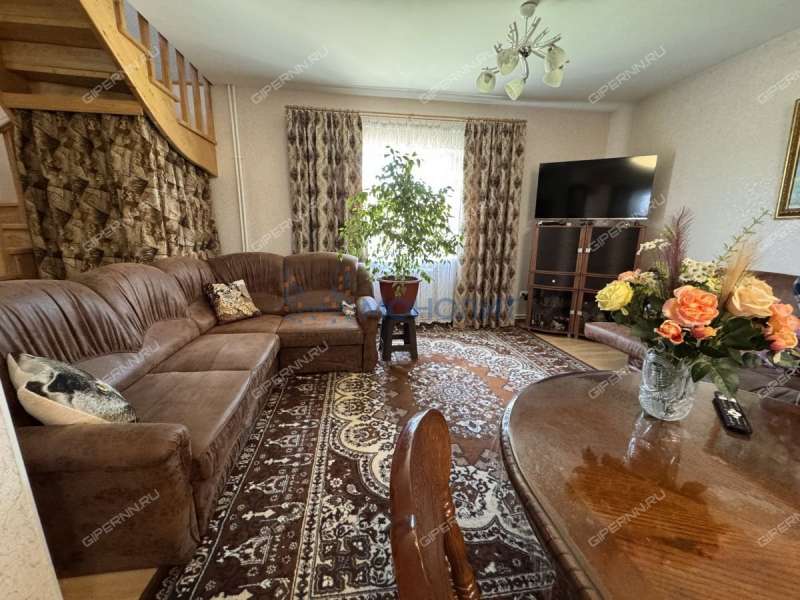 дом на Озёрной улице деревня Крутая