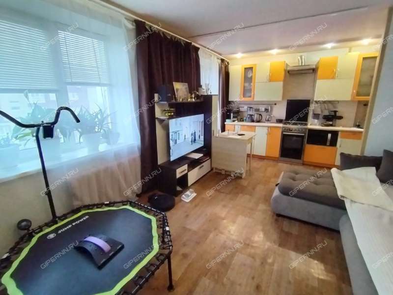 четырёхкомнатная квартира в 2-м микрорайоне дом 1 город Кстово