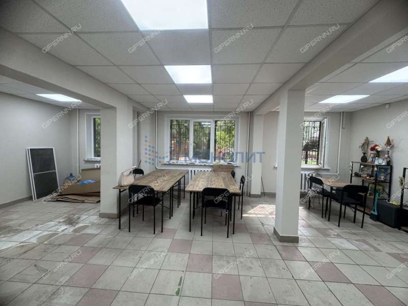 помещение под офис, торговую площадь на улице Героя Советского Союза Усилова