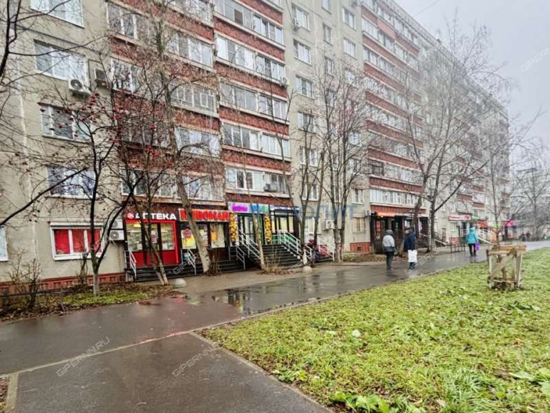 трёхкомнатная квартира на улице Верхнепечёрская дом 5