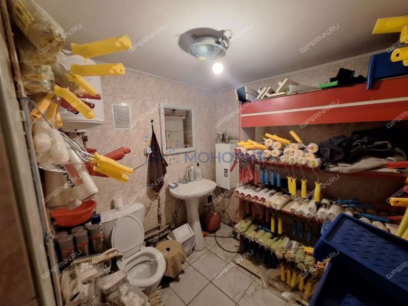 здание под торговую площадь на Октябрьской улице город Дзержинск