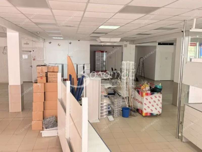 помещение под торговую площадь на Комсомольской площади