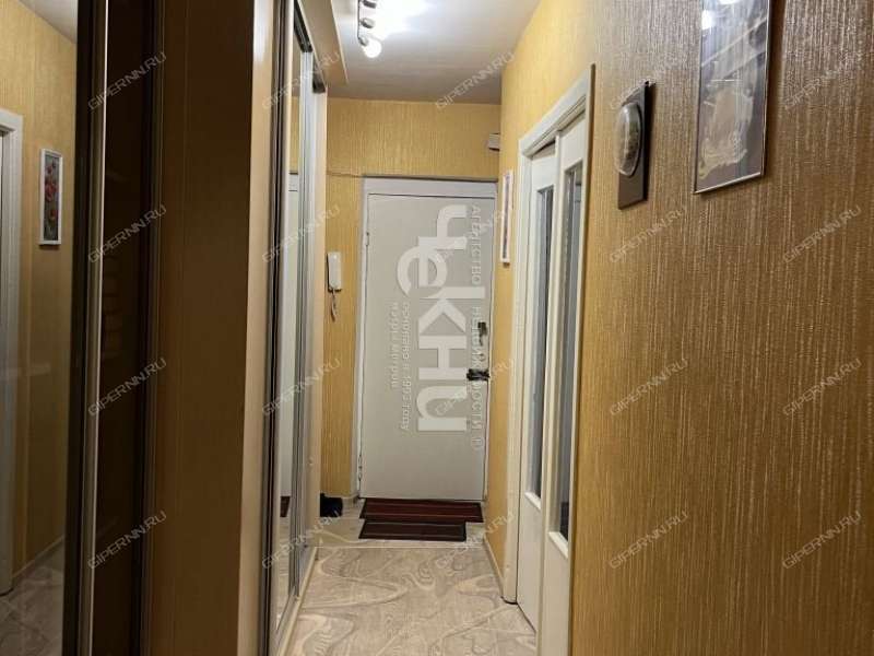 трёхкомнатная квартира на улице Звездинка дом 9  к1