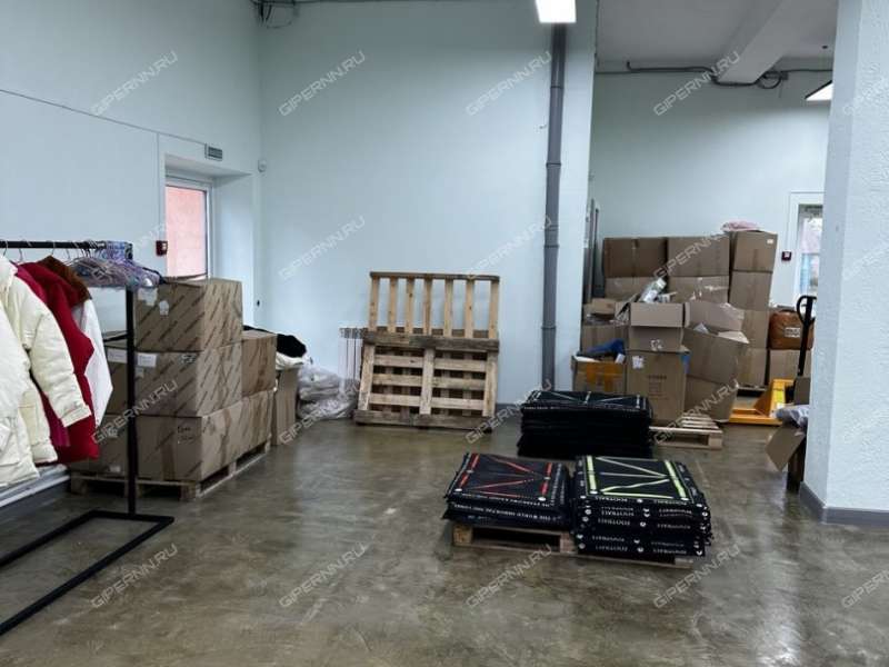 здание под офис, торговую площадь на Центральной улице село Каменки