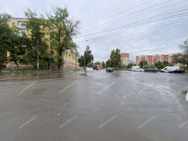 помещение под помещение свободного назначения на улице Октябрьской Революции