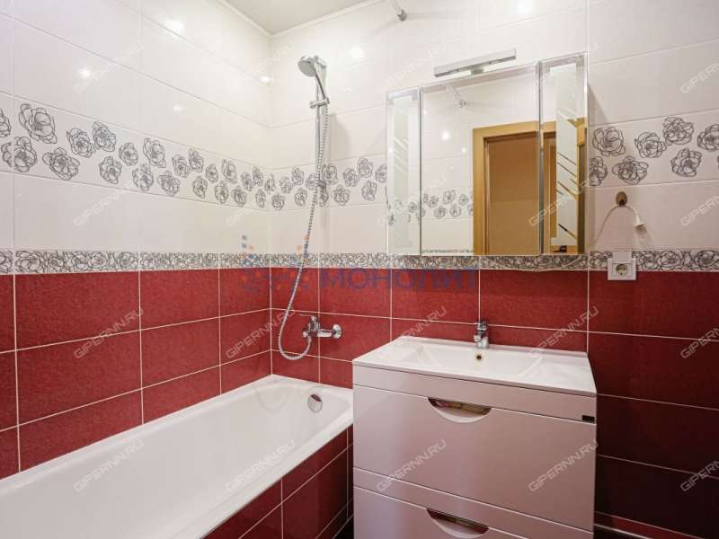 трёхкомнатная квартира на улице Академика Сахарова дом 105