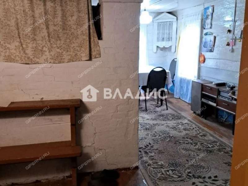 дом на улице Добролюбова сельский посёлок Красный Яр