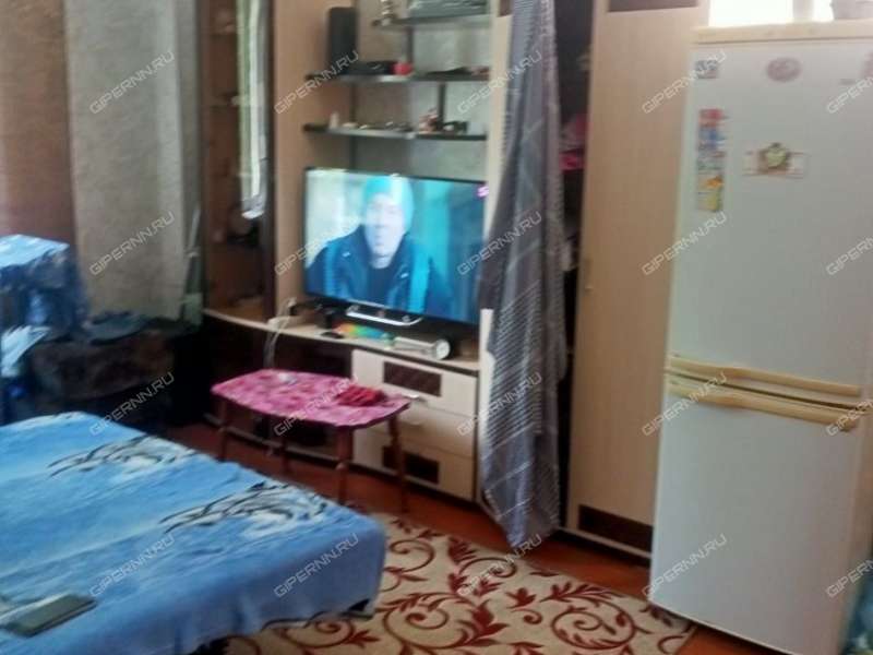 трёхкомнатная квартира на проспекте Кирова дом 11