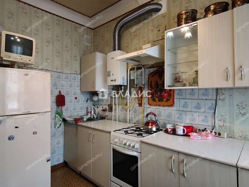 трёхкомнатная квартира на улице Страж Революции дом 7/5