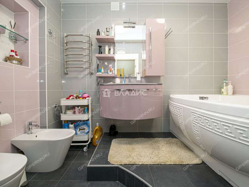 трёхкомнатная квартира на Полтавской улице дом 3