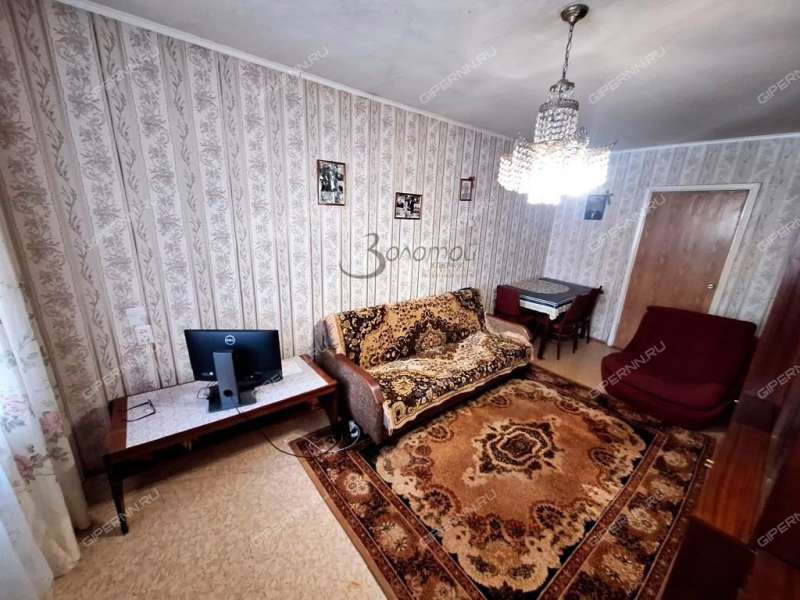 трёхкомнатная квартира на улице Красных Зорь дом 11