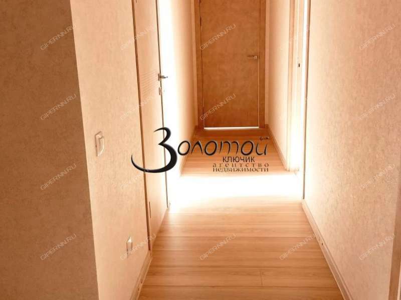 трёхкомнатная квартира на улице Дружаева дом 30