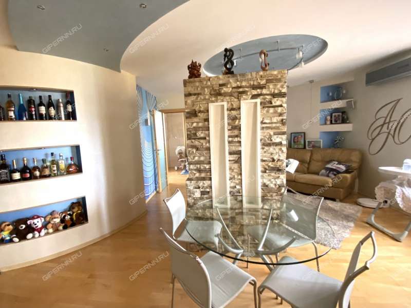 трёхкомнатная квартира на Варварской улице дом 40б