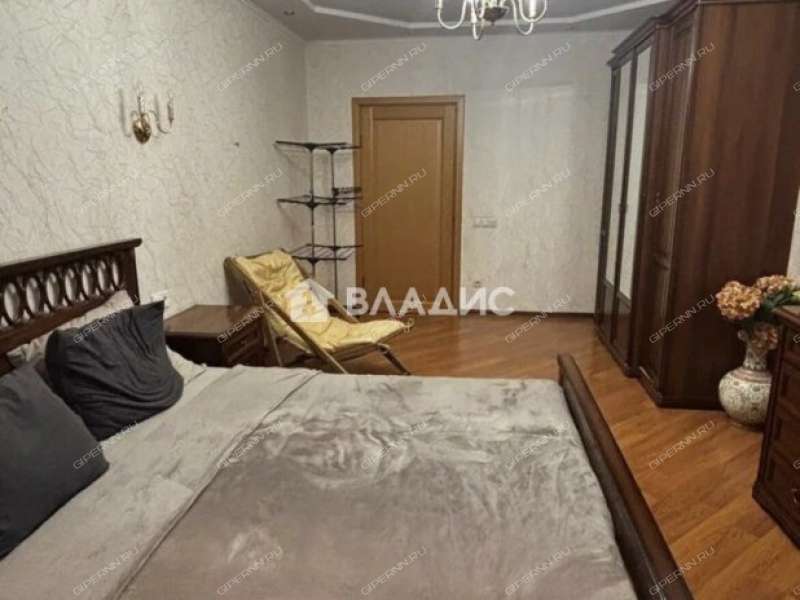 трёхкомнатная квартира на улице Родионова дом 165 к1