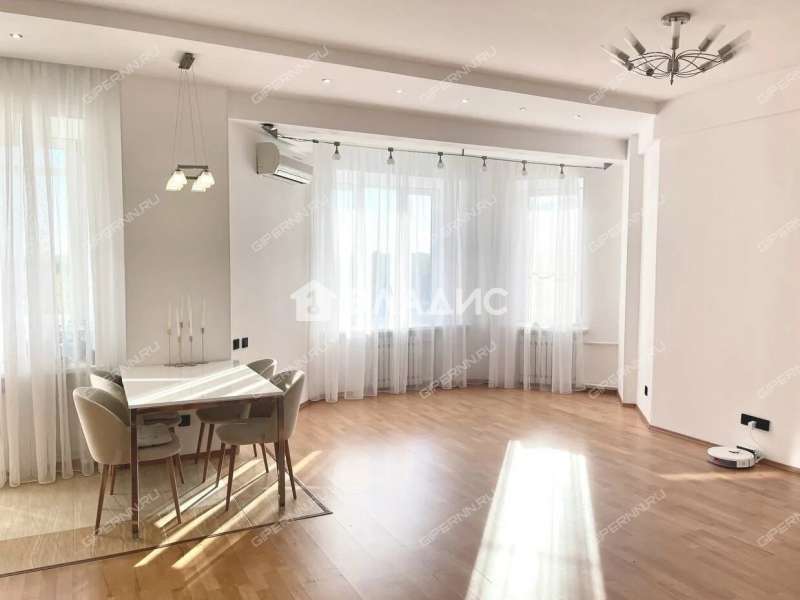 трёхкомнатная квартира на Кстовской улице дом 5 город Кстово