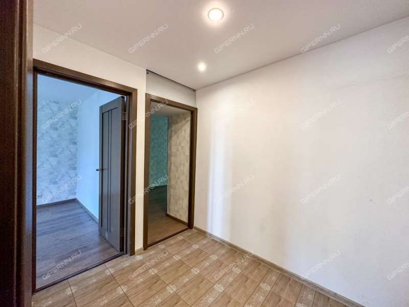 трёхкомнатная квартира на улице Юлиуса Фучика дом 39