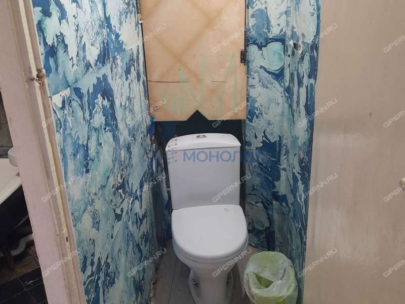 четырёхкомнатная квартира на бульваре 60-летия Октября дом 12