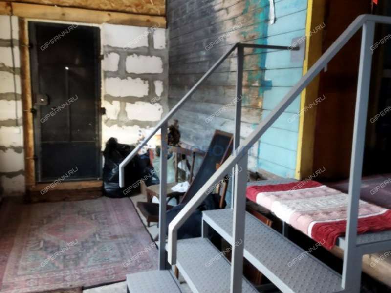 дом на Центральной улице село Дубское