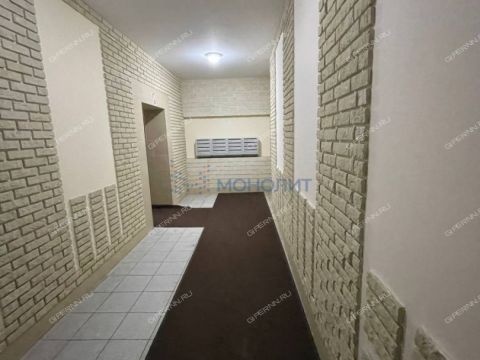 4-komnatnaya-ul-nesterova-d-33 фото