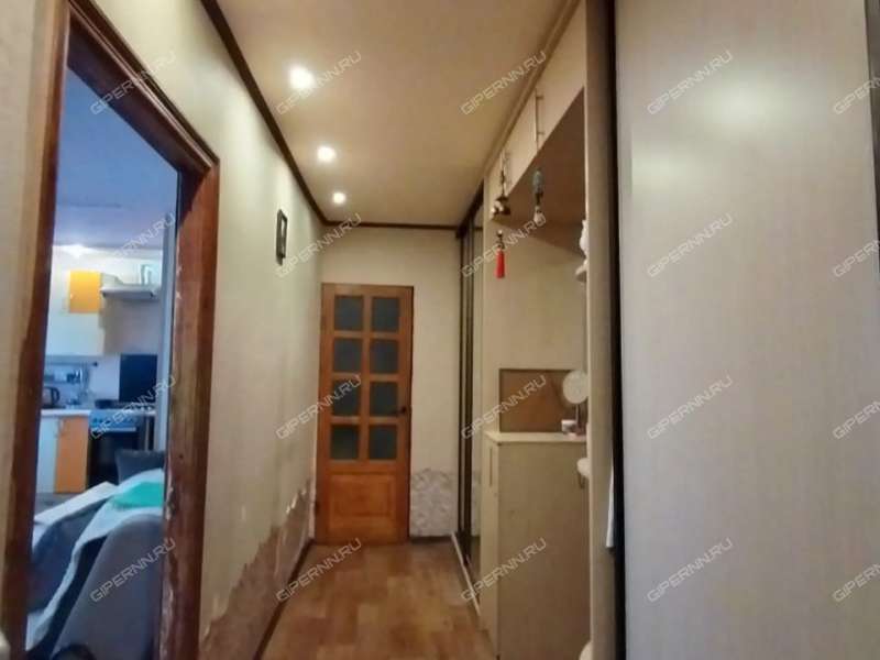 четырёхкомнатная квартира в 2-м микрорайоне дом 1 город Кстово