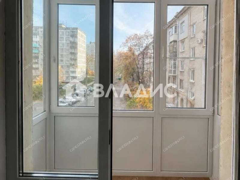 трёхкомнатная квартира на проспекте Кирова дом 8