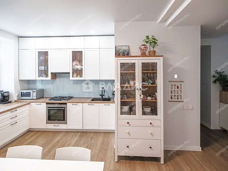 трёхкомнатная квартира на Ошарской улице дом 16