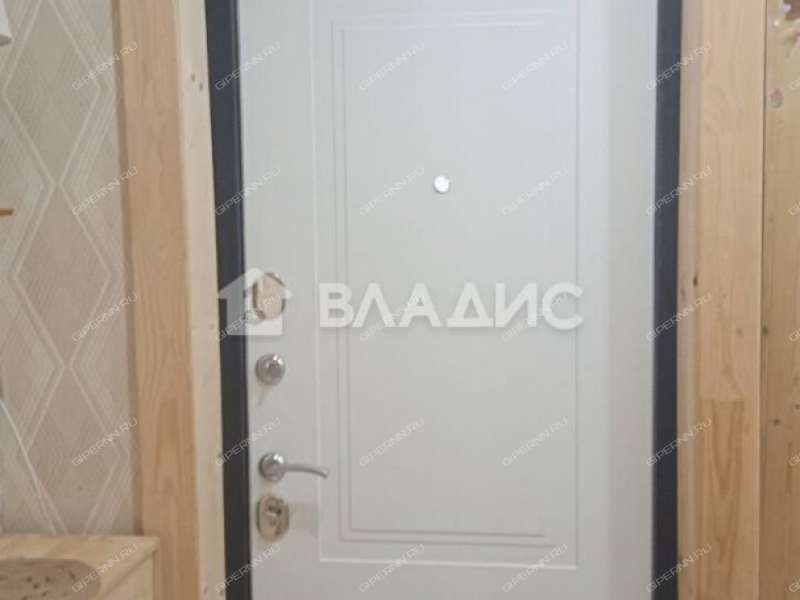 четырёхкомнатная квартира на улице Строкина дом 16Б