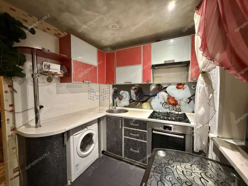 трёхкомнатная квартира на Республиканской улице дом 33