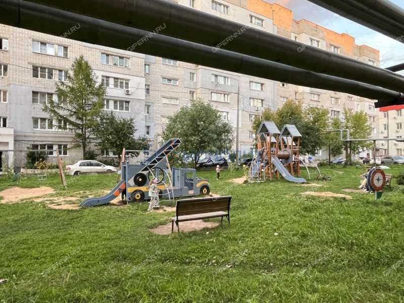 трёхкомнатная квартира на улице Движенцев дом 32