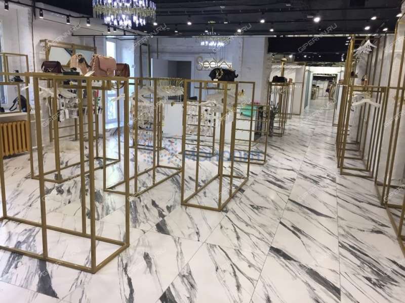 помещение под офис, торговую площадь на площади Максима Горького