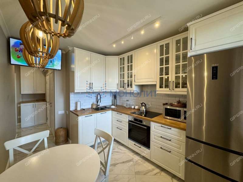 трёхкомнатная квартира на улице Июльских Дней дом 1 к2