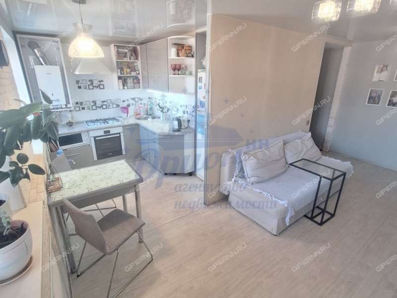 трёхкомнатная квартира на улице Заломова дом 4