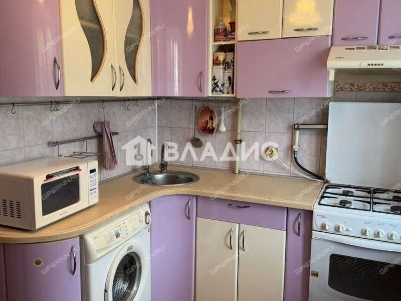 трёхкомнатная квартира на улице Шаляпина дом 15